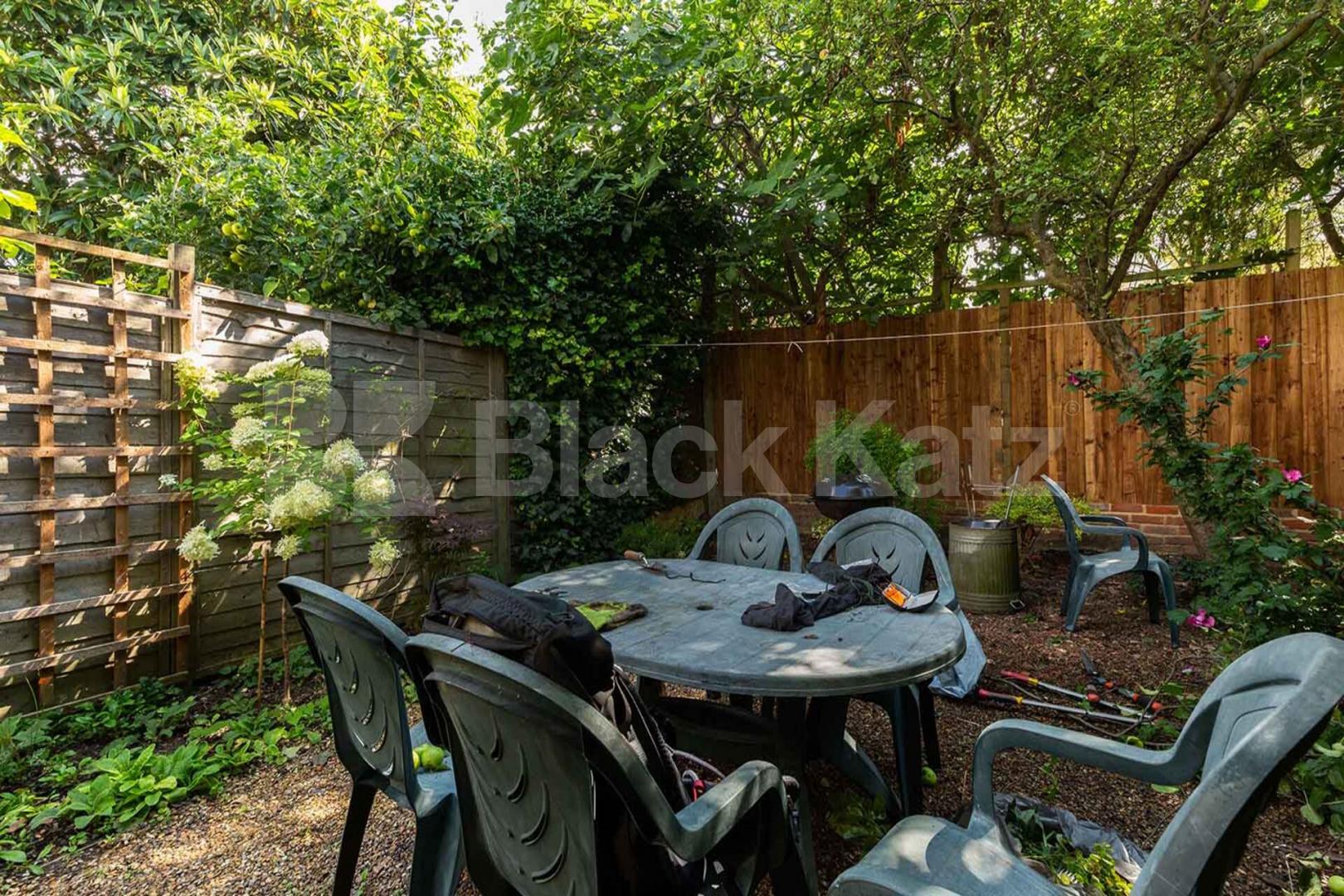 whole house with 2 receptions and 6 large bedrooms  Burgoyne Road, Harringay - Hornsey 